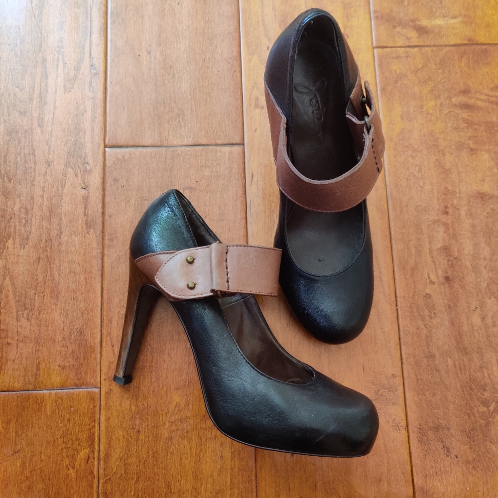 Vintage Joie Black Leather Pumps.